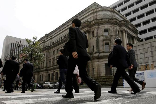 Nikkie, Yen, Oil, Nikkei hit, US shares, weak US shares, mining led lower by oil, Japanese stocks, oil prices, Nikkie shares