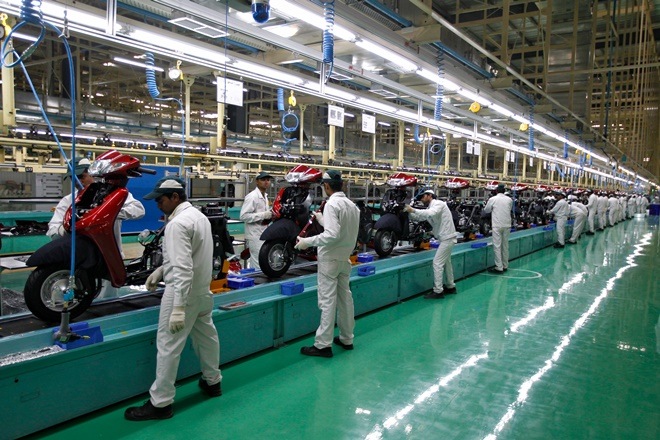 Several experts believe that employment in India's IT and manufacturing industries have peaked and it can no longer rise. But there is a flaw in this argument, especially in a low-income low productivity country like India. (Image: Reuters)