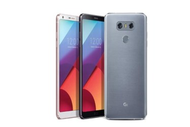 The LG G6 stands out for two things—one, its dual rear camera and two, its compact design. 