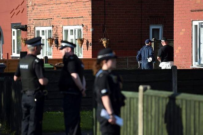 British police arrested a sixth person, a woman, in connection with Monday's suicide bombing in Manchester, following searches in the north of the city. (Reuters)