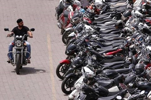 A man rides a motorcycle in a parking lot at a market in New Delhi, June 16, 2016. REUTERS/Adnan Abidi/Files