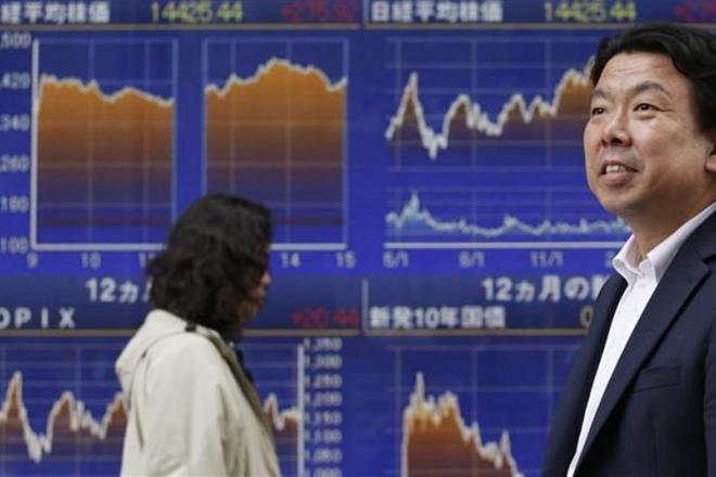 Tokyo's benchmark stock index rose 1.35 per cent at the start today after pro-European centrist Emmanuel Macron swept his far-right rival Marine Le Pen in the French presidential election.
(Reuters) Tokyo's benchmark stock index rose 1.35 per cent at the start today after pro-European centrist Emmanuel Macron swept his far-right rival Marine Le Pen in the French presidential election.
(Reuters)