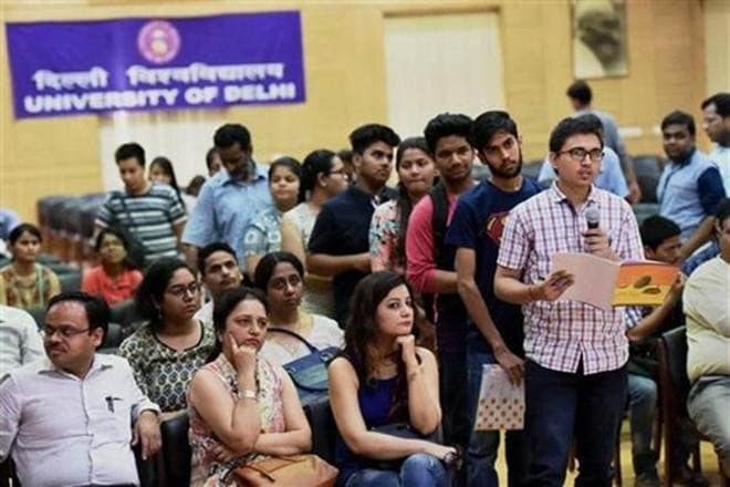online registration, undergraduate courses, Delhi University, 200 entries, 10 minutes, admissions department, BCom, BA (Hons) in English, sports category