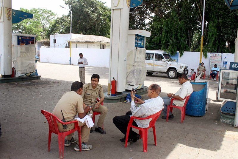petrol theft, petrol pump theft, fuel theft, petrol steal, petrol pump steal, petrol pumps, petrol, petrol price, petrol lucknow, petrol pump chips petrol pump lucknow, petrol pump hi tech, petrol pump electronic, petrol money, petrol theives, petrol cost, Mirzapur