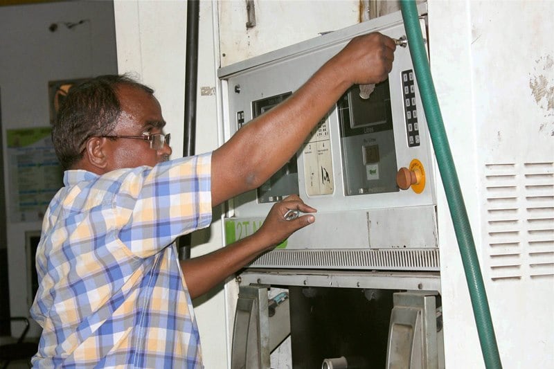 petrol pump theft, petrol pump mastermind arrested, masterminds of petrol thefrt arrested, lucknow petrol pump got vanished, vanished lucknow petrol pump, petrol theft, petrol pump theft in lucknow, fuel theft in lucknow, petrol steal, petrol pump steal, petrol pumps, petrol, petrol price, petrol lucknow, petrol pump chips petrol pump lucknow, petrol pump hi tech, petrol pump electronic, petrol money, petrol theives, petrol cost, Mirzapur