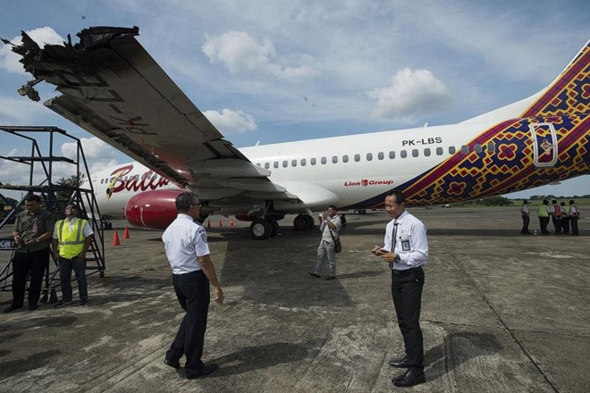 Indonesia, passenger plane, runway, Garuda airways, Sriwijaya Air Indonesia, passenger plane, runway, Garuda airways, Sriwijaya Air