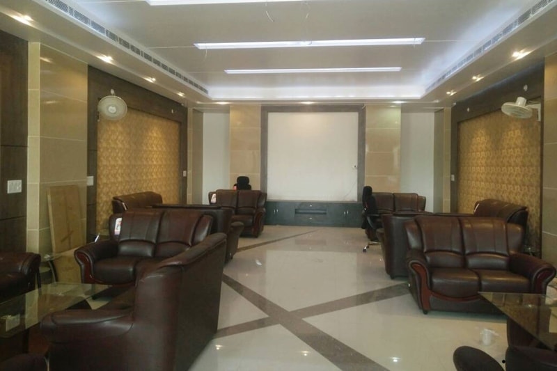Indian Railways, Varanasi, Varanasi international tourist lounge
