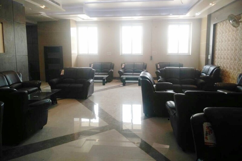 Indian Railways, Varanasi, Varanasi international tourist lounge