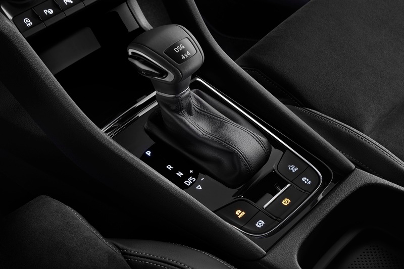 The boot has a capacity of 521 litres with the rear seats in place. This increases to 1,630 litres with the rear seats folded down. In combination with the optional VarioFlex rear seats, the boot space is variable and can hold between 479 and 588 litres. The VarioFlex system consists of three separate rear seats, that can be adjusted and completely removed individually –turning the SUV into a van with a maximum loading capacity of 1,810 litres.