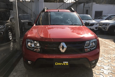 Renault Duster petrol CVT variant spied at dealership, priced at Rs 10.35 lakh