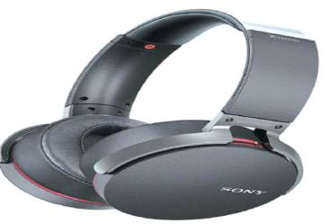 The headphone comes with controls for skipping songs, adjusting volume and taking calls.