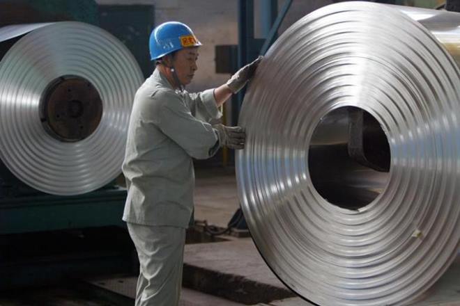 Shanghai rebar steel futures climbed to a six-week peak on Friday and were on track for their biggest weekly increase since January, supported by worries over tighter supply as China sustains a crackdown against polluting producers. (Reuters) Shanghai rebar steel futures climbed to a six-week peak on Friday and were on track for their biggest weekly increase since January, supported by worries over tighter supply as China sustains a crackdown against polluting producers. (Reuters)