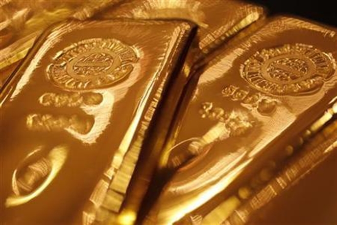 Gold held steady early on Wednesday, after falling 0.7 percent in the previous session, as investors waited for cues on the US Federal Reserve's rate hike stance from minutes of the central bank's latest meeting. (Reuters) Gold held steady early on Wednesday, after falling 0.7 percent in the previous session, as investors waited for cues on the US Federal Reserve's rate hike stance from minutes of the central bank's latest meeting. (Reuters)