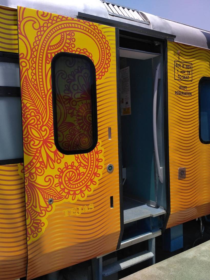 Tejas Express, Tejas Express photos, Tejas Express features