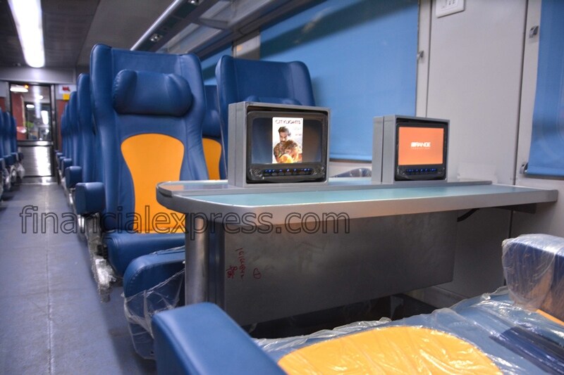 Tejas Express, Tejas Express photos, Tejas Express features
