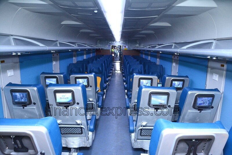 Tejas Express, Tejas Express photos, Tejas Express features