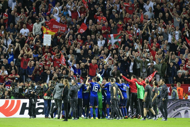 A crowd of Manchester United fans were cheering outside a Stockholm stadium on Wednesday as their team won the Europa League, a relief for the supporters after the Manchester terror attack 48 hours earlier. (Reuters)