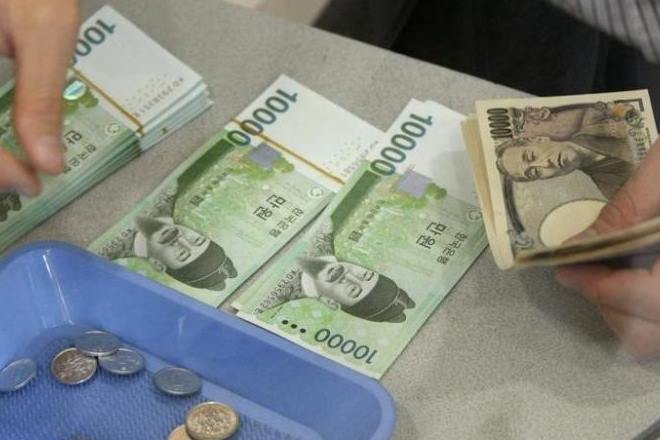 The won stood at 1,125.2 against the dollar as of 0218 GMT, down 0.6 percent versus Wednesday's close of 1,118.3. (Reuters) The won stood at 1,125.2 against the dollar as of 0218 GMT, down 0.6 percent versus Wednesday's close of 1,118.3. (Reuters)
