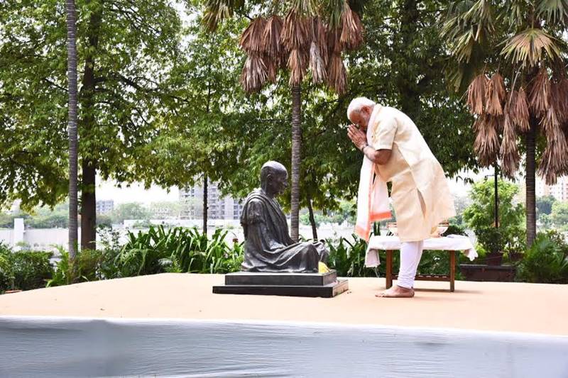 Narendra Modi in Gujarat, Narendra Modi in Gujarat pics, Modi spins charkha, modi spins charkha pics, modi spins charkha images, images of modi spinning charkha, pm modi in Sabarmati Ashram, Sabarmati Ashram, textiles India 2017 Summit, gujarat assembly elections, gujarat assembly polls date, bjp news, gujarat news, ahmedabad, Gandhinagar, bjp, bjp news, modi pics, gujarat pics, sabarmati ashram pics