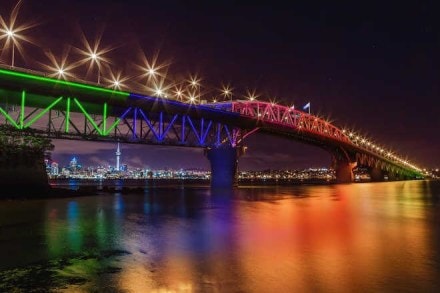Auckland Harbour Bridge becomes New Zealand’s newest night light experience Auckland Harbour Bridge becomes New Zealand’s newest night light experience