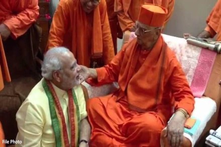Swami Atmasthananda, Swami Atmasthananda dead, all about Swami Atmasthananda, Swami Atmasthananda, narendra modi, modi Atmasthananda, Ramakrishna Math and Mission, Ramakrishna Math and Mission news, all about Ramakrishna Math and Mission