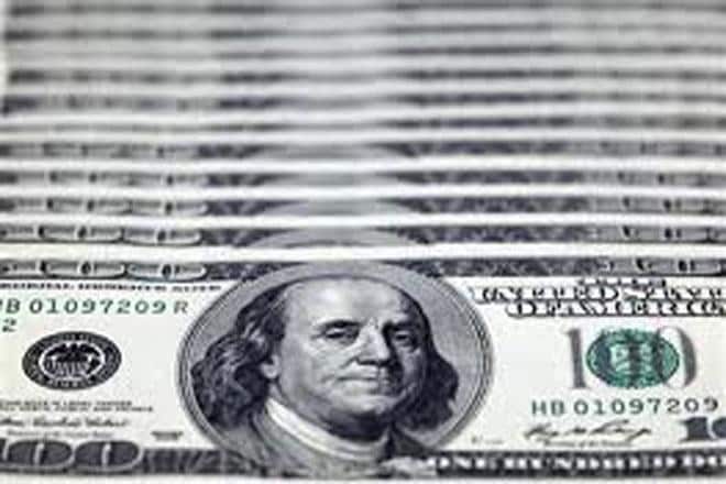 Dollar dips as traders await signals on more Fed hikes