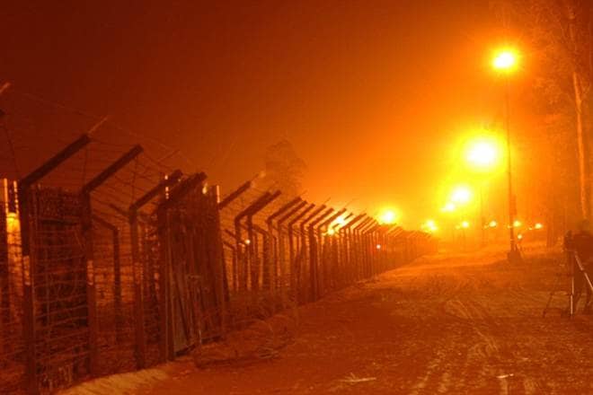 Floodlights, Floodlights installed, Floodlights installed along borders, Pakistan, Bangladesh, prevent terrorists and immigrants, infiltrating into India, Indian territory, two international borders, international borders