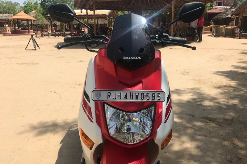 The new Cliq is powered by a 110cc BS-IV (Bharat Stage) engine with HET (Honda Eco Technology). The engine delivers 7.9 hp of power and the scooter has a light kerb weight of 102 kg. The two-wheeler manufacturer claims one of the best power to weight ratios in the segment with good acceleration.