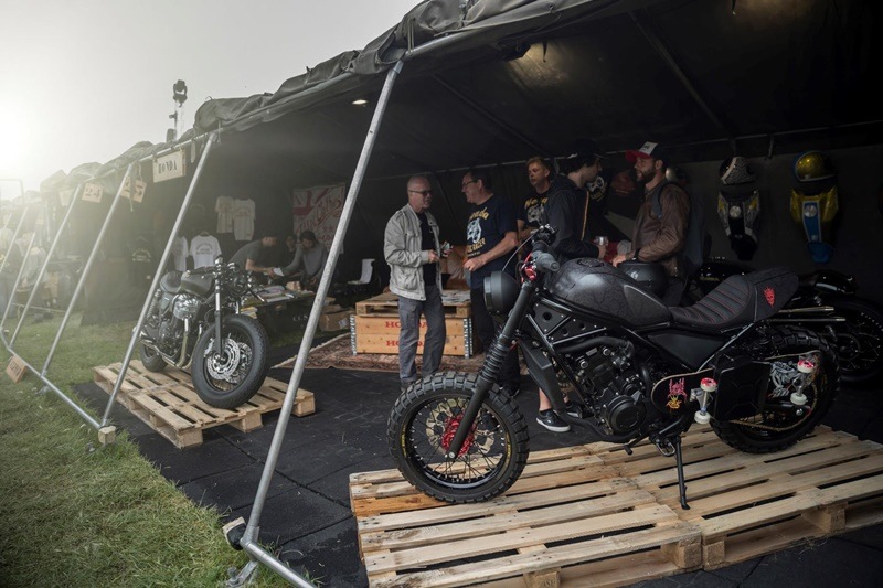 Besides the three classic motorcycles from the 70s, there were more customisations based on Honda's current line up, the first being the Scrambler version of the 500cc Rebel. It was designed and built by world renowned tattooists, Dan Gold and Russ Brown of Sussex-based custom house, RB Kustoms. It is fitted with big-block tyres, oversized brake discs and handmade ‘lobster’ welded bespoke exhaust. The look, that was first seen at the Bike Shed in London in May, takes inspiration from BMX and skateboard culture, and hence it also has a skateboard holder at the side.