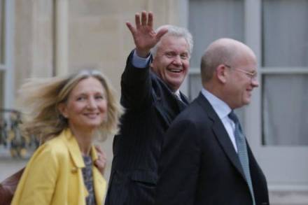 General Electric Co's incoming chief executive said on Monday he will conduct a swift review of the business portfolio, and signaled its strategy of selling software-related services across its many divisions will remain the heart of GE for decades. (Reuters)