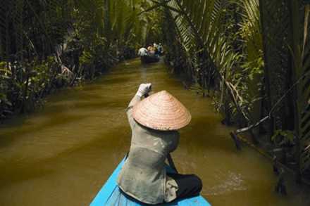 Mekong River is one of the world’s great river systems, flowing 4,909 km through six countries