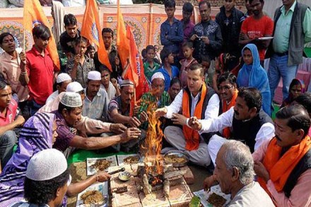 Muslim Rashtriya Manch MRM, RSS's Muslim wing iftar, Iftar party Ayodhya, RSS Muslims, RSS muslims iftar, RSS muslims broke fast with cow milk Muslim Rashtriya Manch MRM, RSS's Muslim wing iftar, Iftar party Ayodhya, RSS Muslims, RSS muslims iftar, RSS muslims broke fast with cow milk
