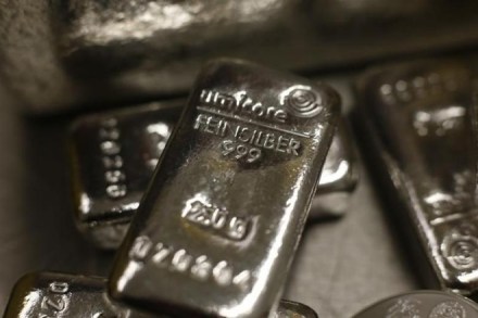 Silver futures succumb to profit-booking