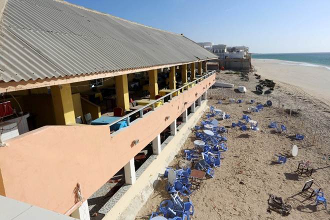 Gunmen, Somalia, restaurant siege, Somalia restaurant siege, gunmen killed, hostage situation, hostage situation underway, hostage inside a restaurant, extremist group al-Shabaab, Gunmen posing as military forces