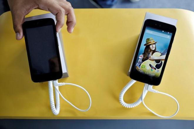 Spice mobiles, spice enter phone race, spice China Transsion