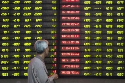 Hong Kong stocks fall the most in two-weeks as searing selloff hit small caps