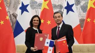 taiwan flag lower, tailwan embassy lowers flag, taiwan china relationships, Colon Free Trade Zone, ZLC, taiwan embassy in panama, taiwan embassy farewell ceremony