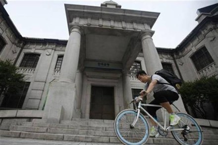 South Korea central bank chief, south korea bank policy to remain accomodative,  may need adjusting