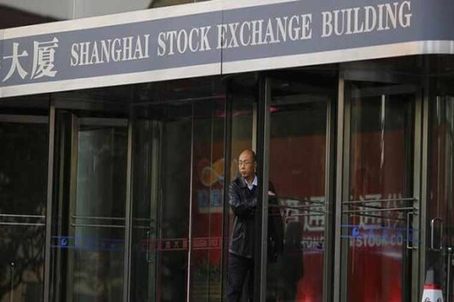 China stocks slip, erase gains on internet clampdown; Hong Kong flat