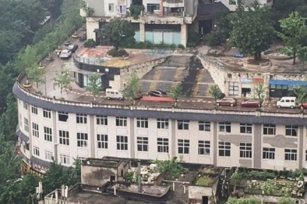Social media, Chongqing, China, rooftop, architecture, smart city, urban planning, town planning, railway station Social media, Chongqing, China, rooftop, architecture, smart city, urban planning, town planning, railway station