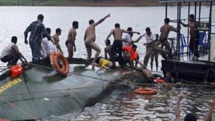 Colombia boat sinks, Colombia ,  150 tourists sank, El Penol reservoir, Guatape