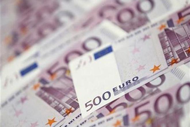 Euro hits 14-month high in third day of gains