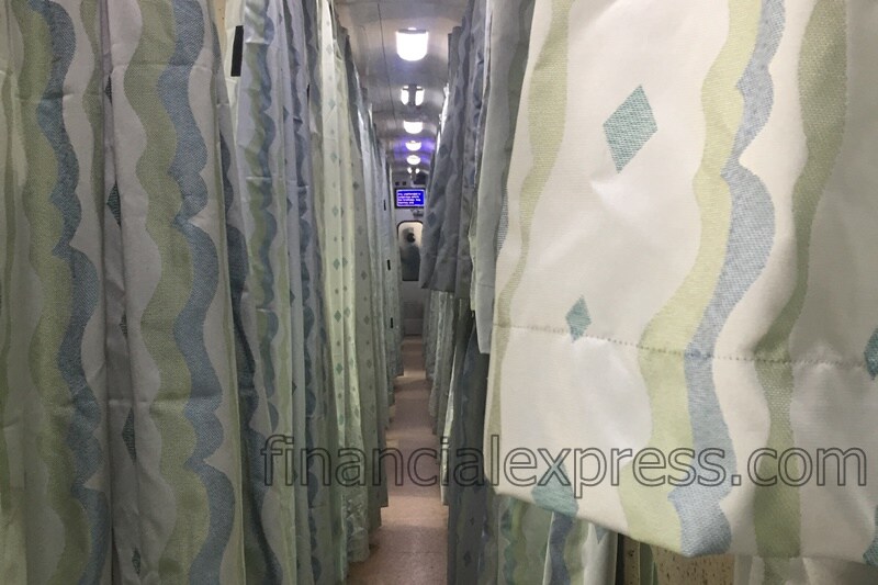 Humsafar Express, Humsafar Express features, Humsafar Express photos, Humsafar Express review