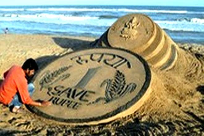 India, economy, india's fiscal deficit 7.1 per cent, investments are low in india, indian government spending may not remain high, fiscal consolidation