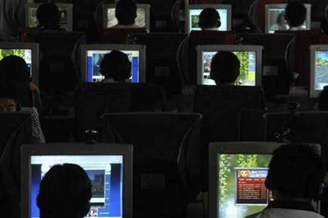 internet users in india, india internet reach, internet user base in india, internet user data
