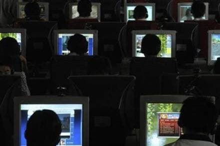 internet users in india, india internet reach, internet user base in india, internet user data
