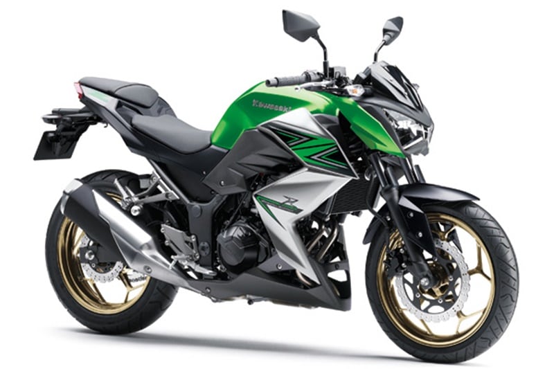 Kawasaki Z250: The most expensive and the most powerful motorcycle on this list is Kawasaki's entry level streetfighter, the Z250. It is powered by a 249cc twin-cylinder liquid-cooled engine that makes 31.3 bhp @ 11,000 rpm and 21 Nm of torque @ 10,000 rpm, paired to six-speed transmission. The kerb weight of the motorcycle is 168 kg. The frame and the engine of the Z250 is the same as its sport cousin, the Ninja 250R which is now discontinued. Price: Rs 3.42 lakh (Ex-showroom, Delhi)