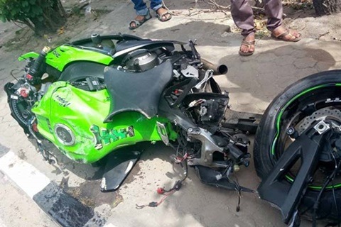 Rider surviving massive crash on a Kawasaki ZX10R is a reminder why protective gear is a necessity