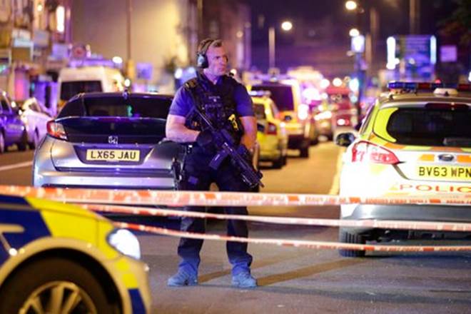 London, London terror attack, Londoners bearing flowers, messages of solidarity, terror attack, London attack, prayers at a mosque, Islamic extremists London, London terror attack, Londoners bearing flowers, messages of solidarity, terror attack, London attack, prayers at a mosque, Islamic extremists