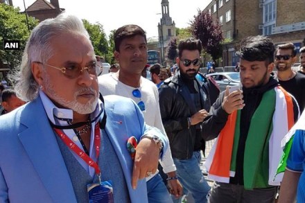 mallya, vijay mallya, vijay mallya booed, vijay mallya heckled, mallya heckled at oval, mallya chor chor, mallya oval, india vs south africa, ind vs sa, india vs south africa icc champions trophy, icc champions trophy 2017, champions trophy, cricket news mallya, vijay mallya, vijay mallya booed, vijay mallya heckled, mallya heckled at oval, mallya chor chor, mallya oval, india vs south africa, ind vs sa, india vs south africa icc champions trophy, icc champions trophy 2017, champions trophy, cricket news